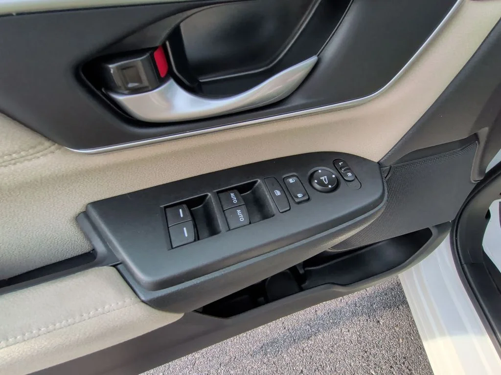Used 2020 White Honda EX image 13