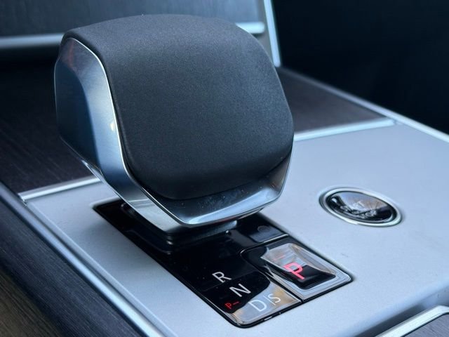 New 2026 Eiger Grey Land Rover SE image 26