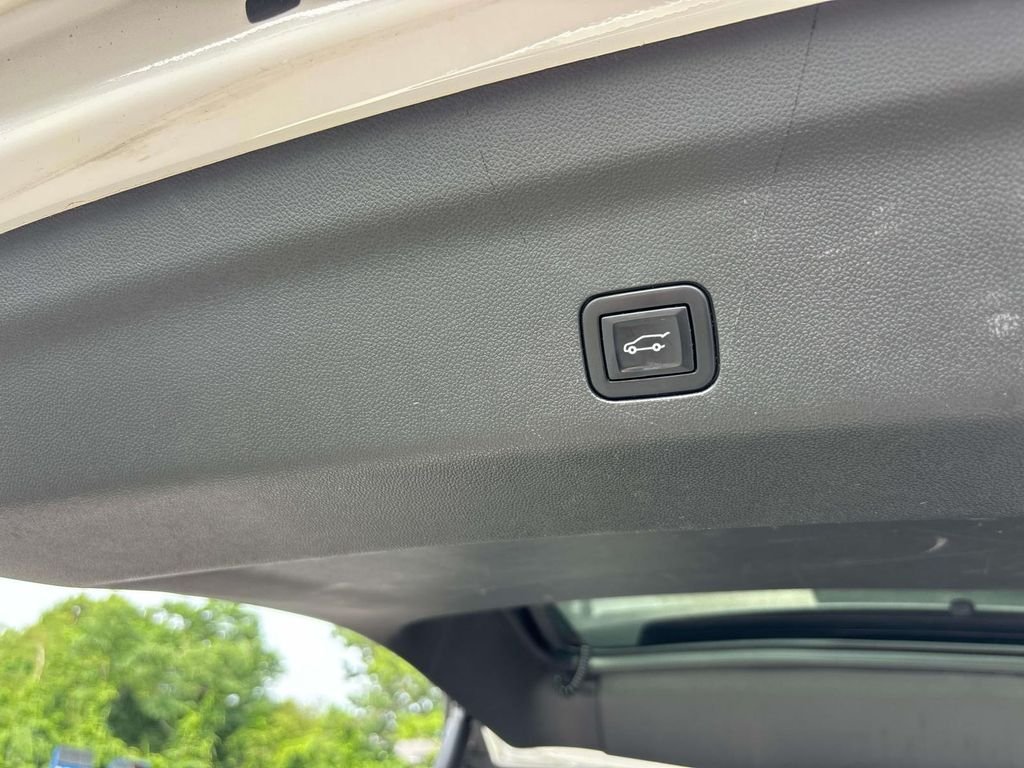 Used 2023 Beige Chevrolet Premier image 17