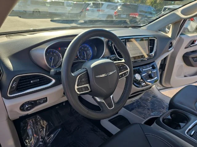 Used 2024 Silver Chrysler Touring L image 18