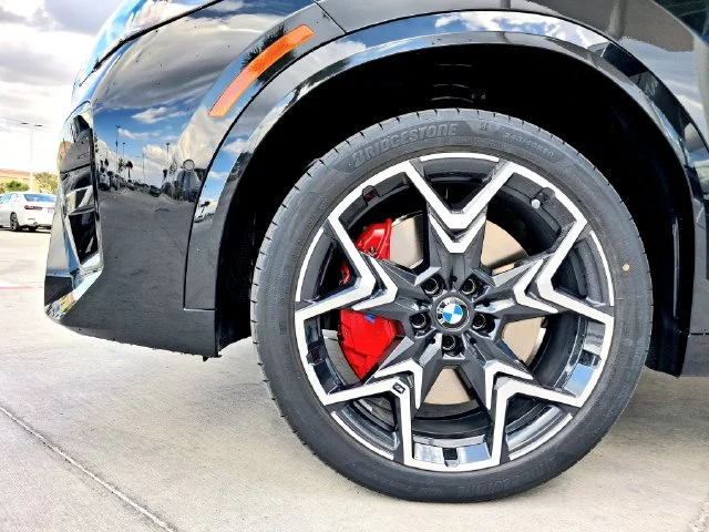 New 2027 Black Sapphire Metallic BMW xDrive28i image 31