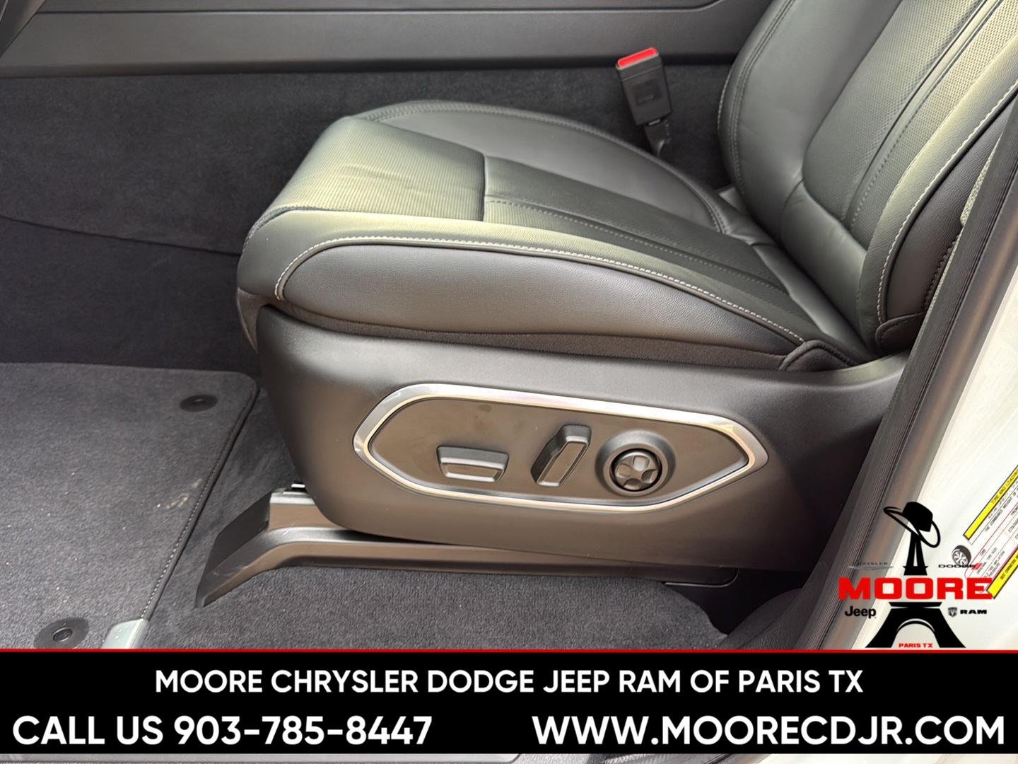 New 2026 Bright White Clearcoat Jeep  image 14
