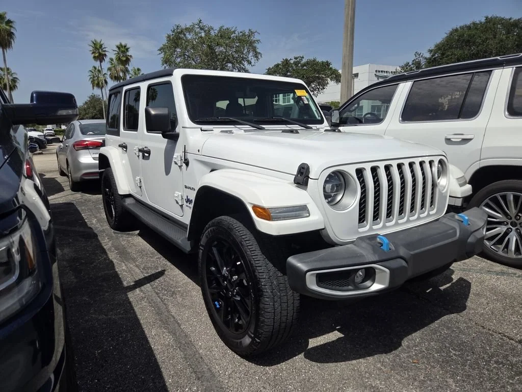 Used 2022 Bright White Clearcoat Jeep Unlimited Sahara image 2