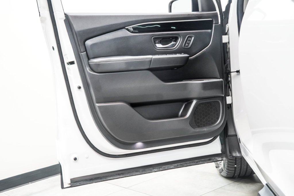 Used 2025 White Honda Touring image 45