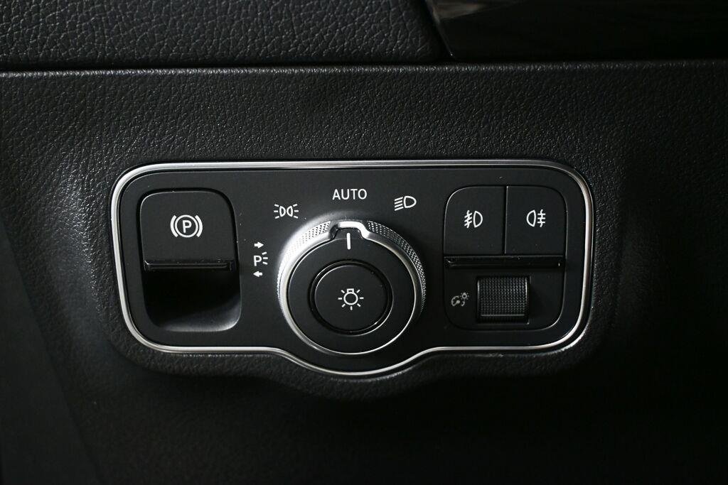 Used 2022 Cosmos Black Metallic Mercedes-Benz GLA 250 image 9