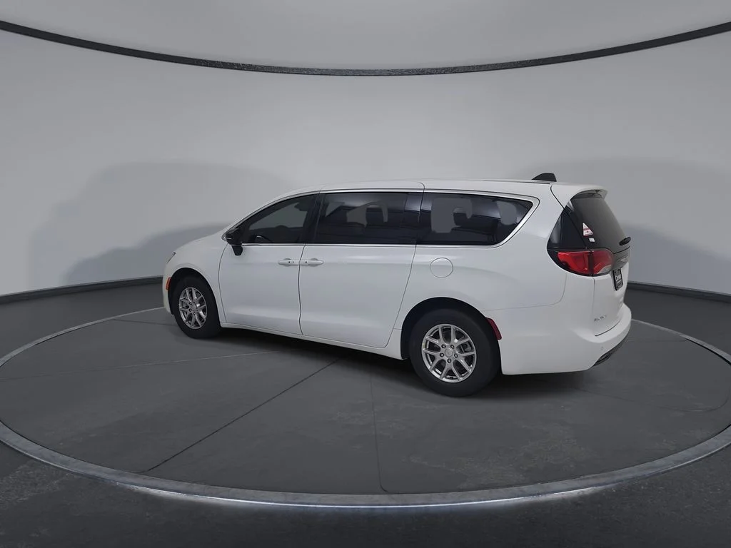 New 2027 Bright White Clear-Coat Exterior Paint Chrysler LX image 10