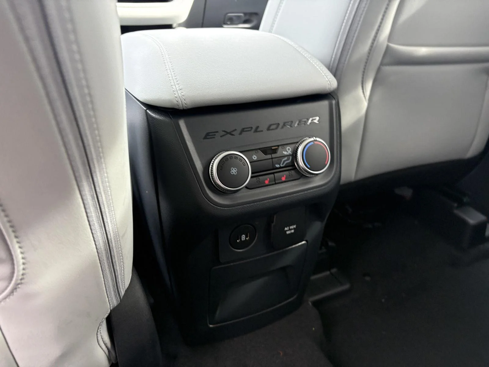 New 2026 Star White Metallic Tri-Coat Ford Platinum™ image 18