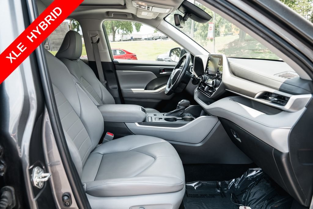 Used 2022 Magnetic Gray Metallic Toyota XLE image 27