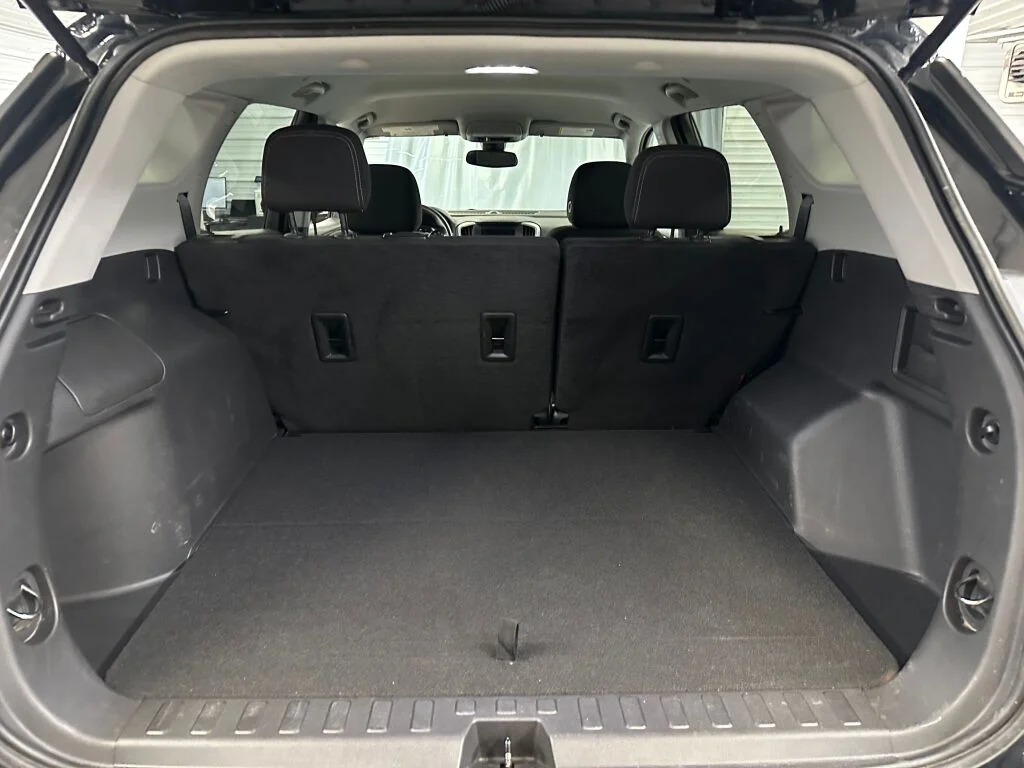 2023 GMC Terrain SLE - Photo 23