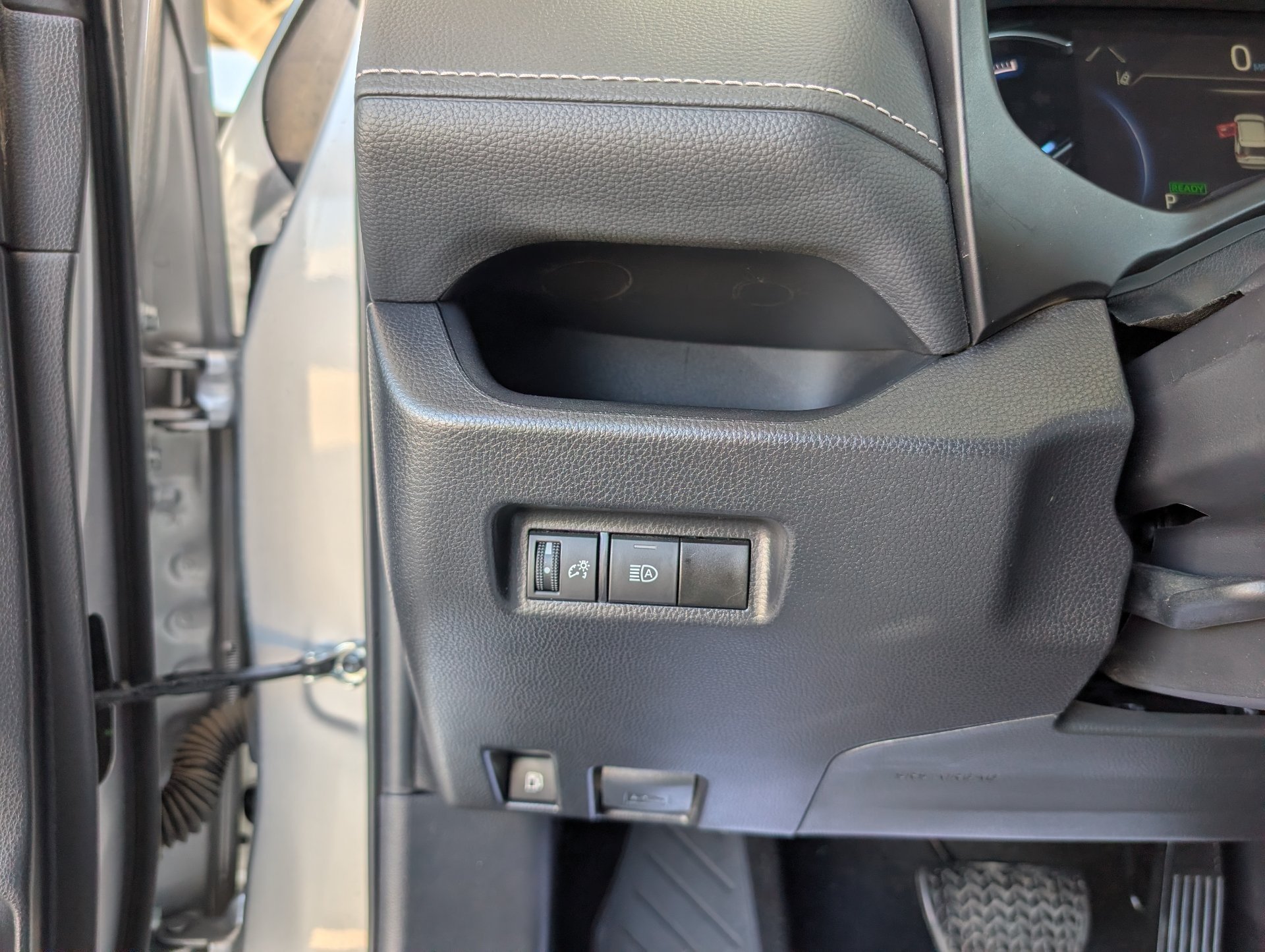 2025 Toyota RAV4 LE - Photo 11