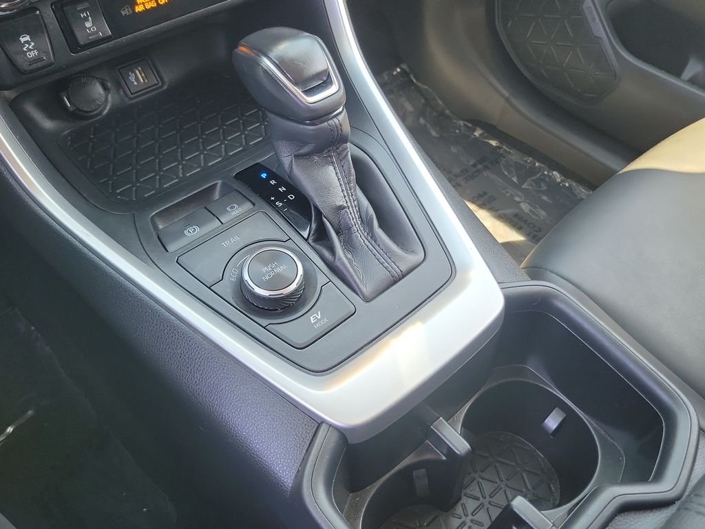 Used 2024 Black Toyota XLE Premium image 25