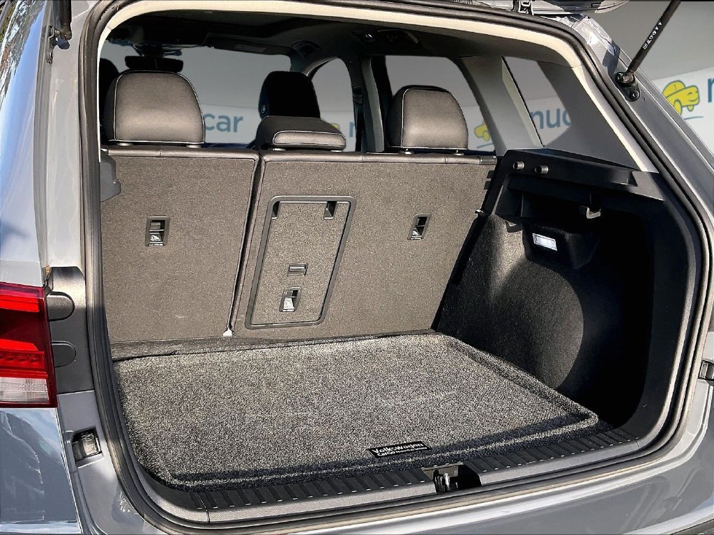 Used 2024 Gray Volkswagen 1.5T SE image 33