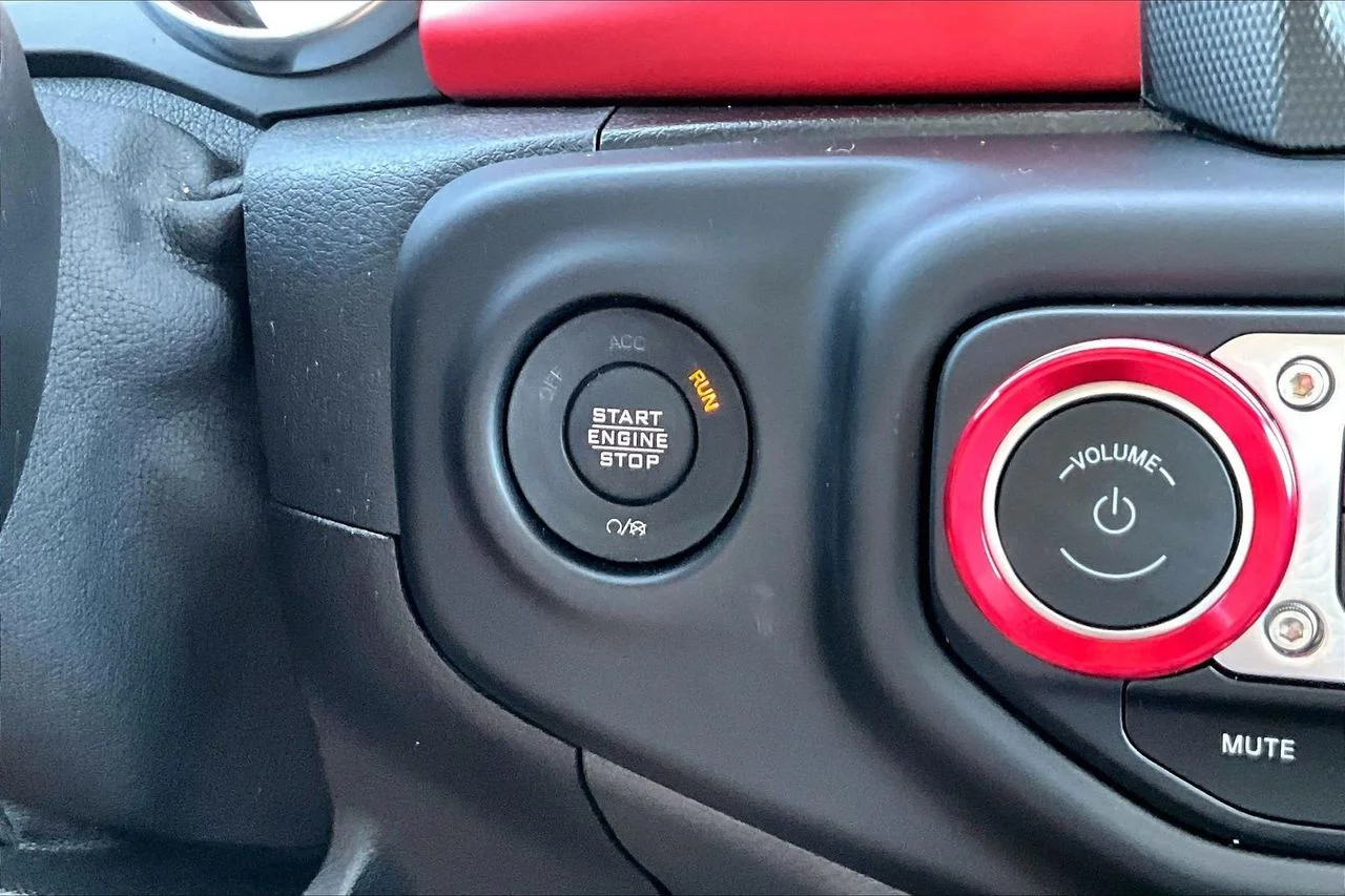 Used 2021 White Jeep Rubicon image 27