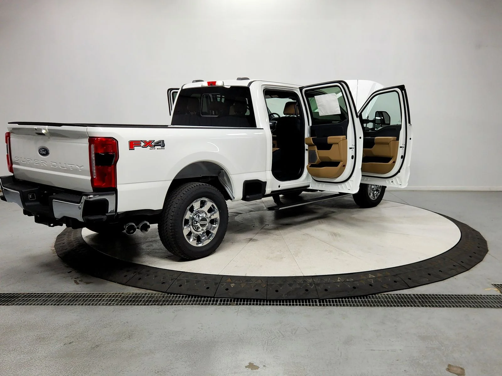 New 2026 Star White Metallic Tri-Coat Ford F-250® Lariat® image 15