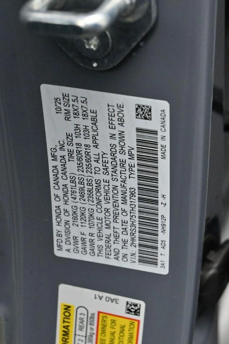 Used 2025 Gray Chrysler Select image 37