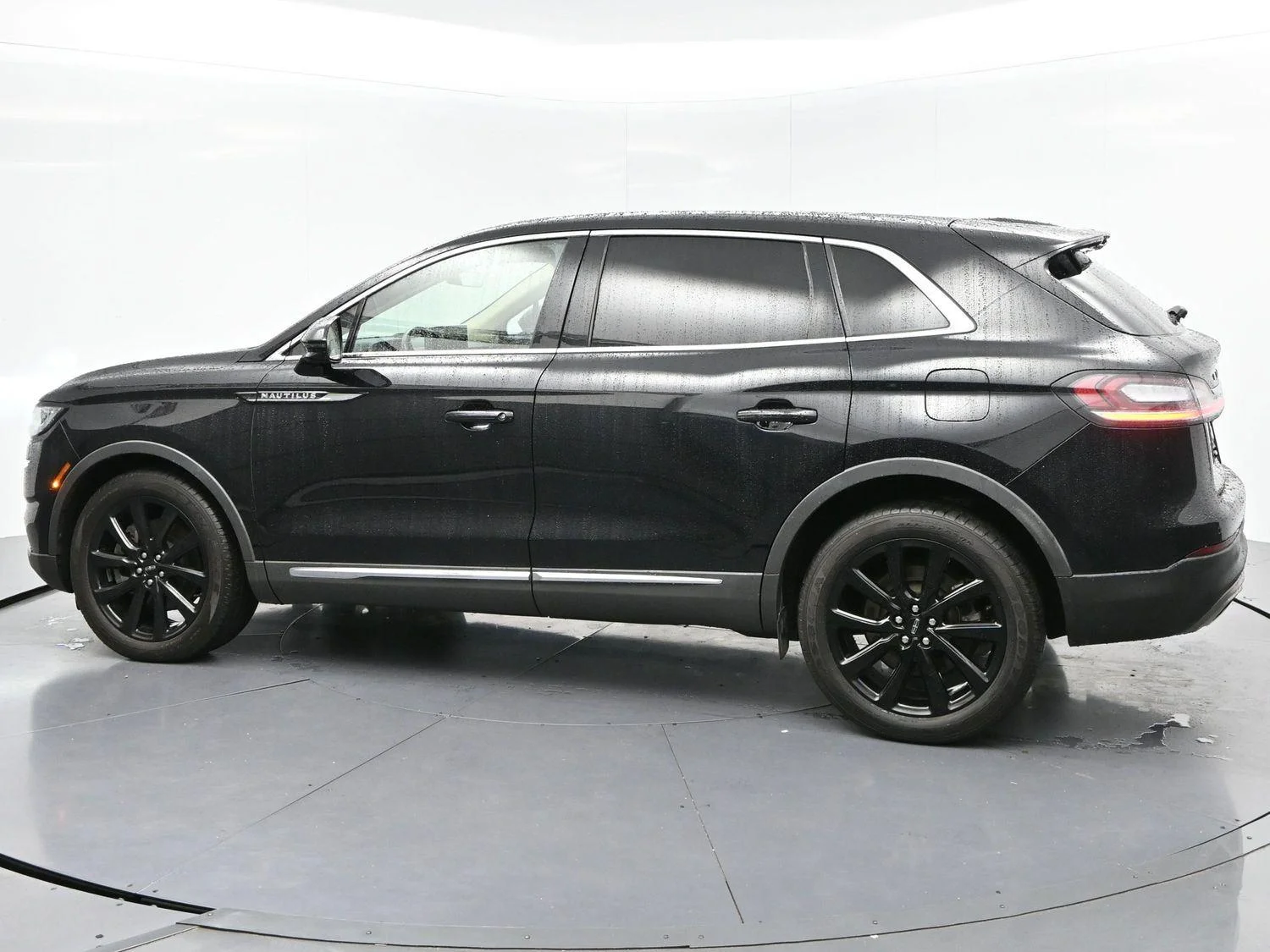 Used 2022 Infinite Black Lincoln Reserve image 5