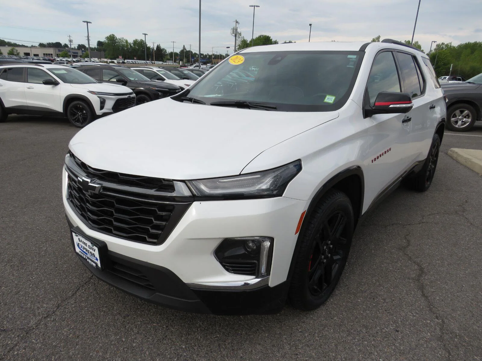 Used 2023 IRIDESCENT PEARL TRICOAT Chevrolet Premier image 11