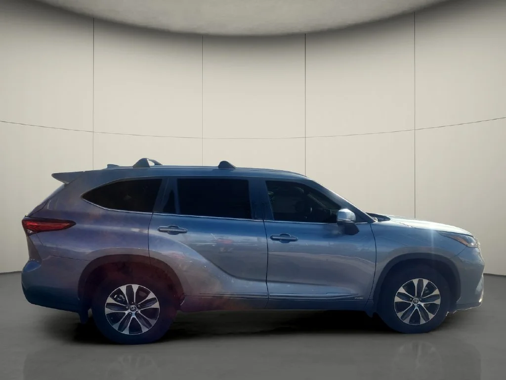Used 2022 Blue Toyota XLE image 8