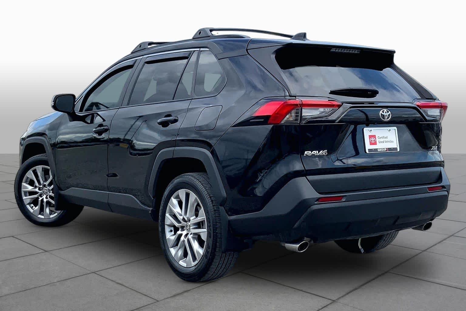 Used 2023 Midnight Black Metallic Toyota XLE Premium image 12
