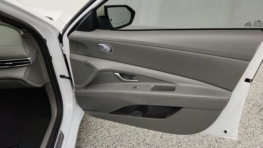 Used 2024 Serenity White Hyundai SE IVT image 24
