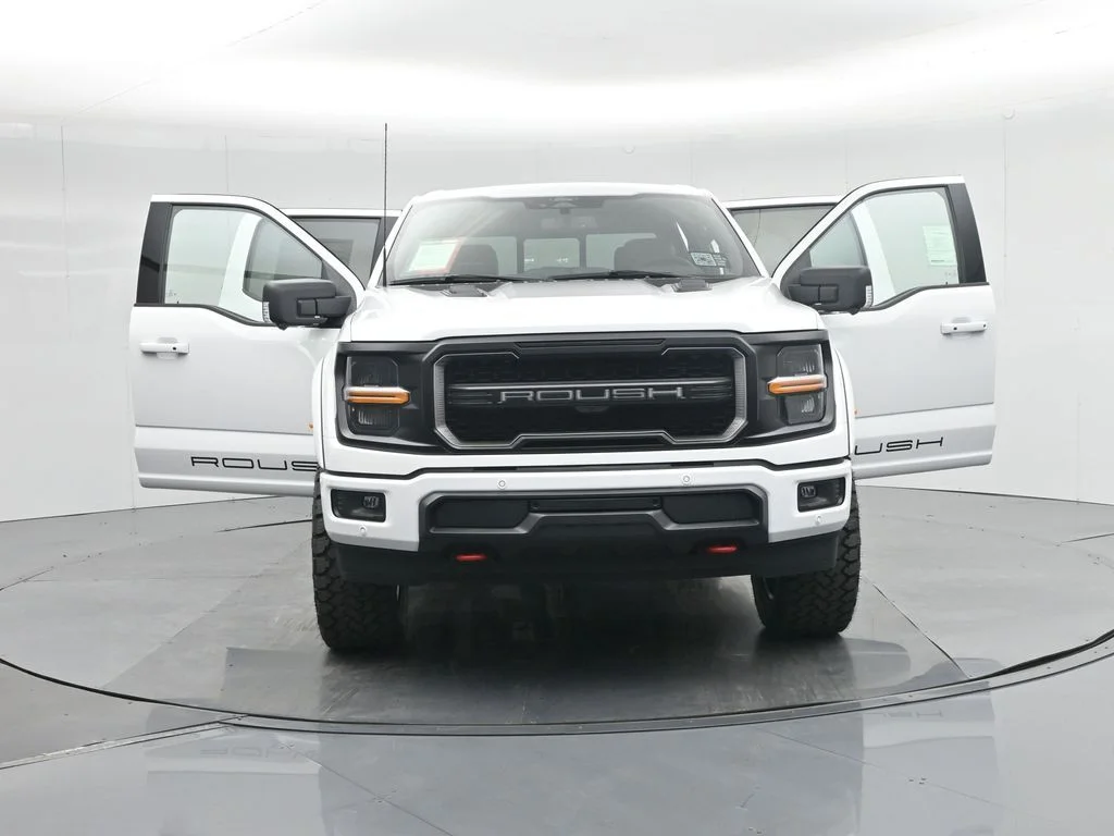 New 2025 Oxford White Ford XLT image 35