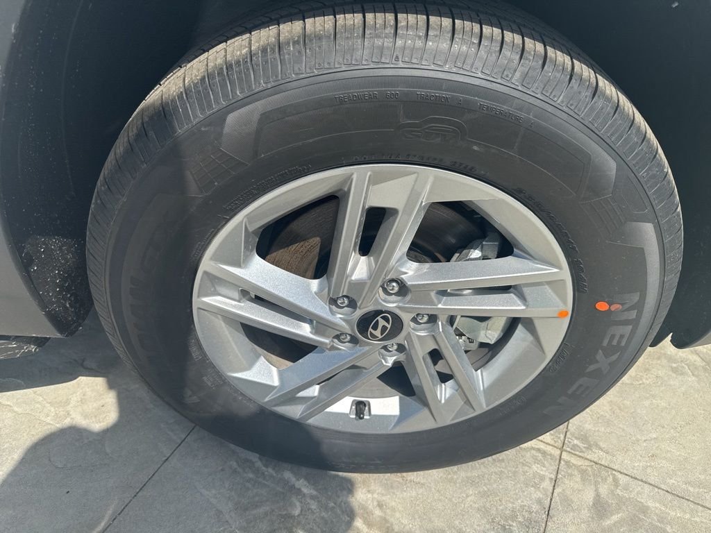 New 2026 White Hyundai SE image 10