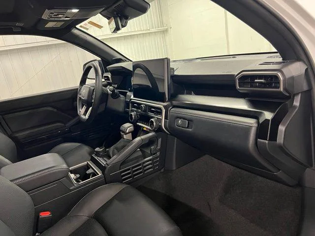 Used 2025 WIND CHILL PEARL Toyota  image 16