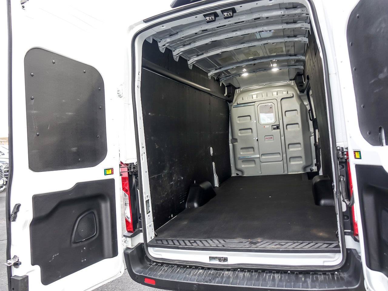 Used 2026 Oxford White Ford Base image 24