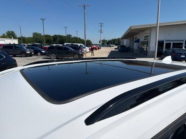 Used 2019 SUMMIT WHITE Chevrolet RS image 10