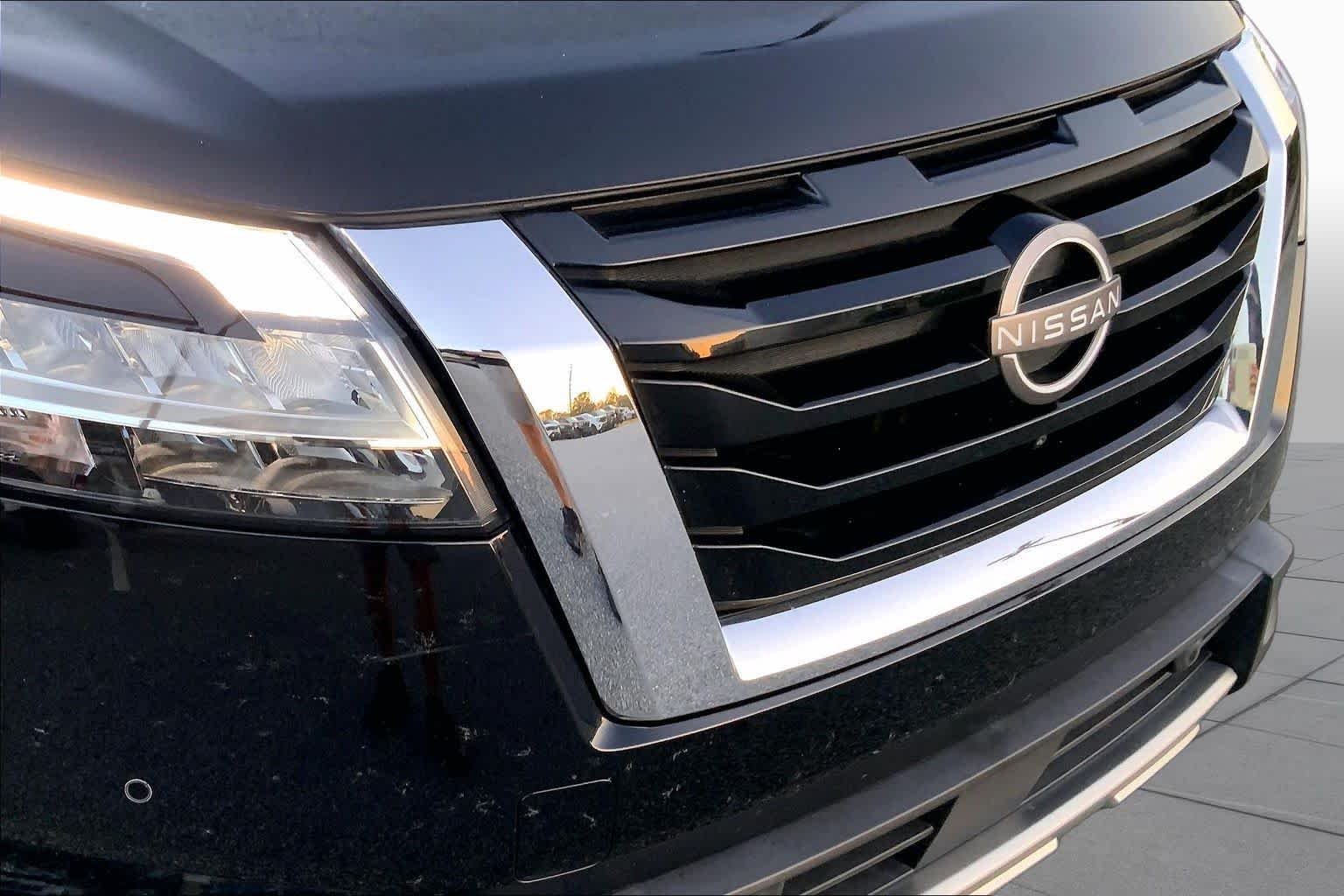Used 2023 Super Black Nissan Platinum image 29