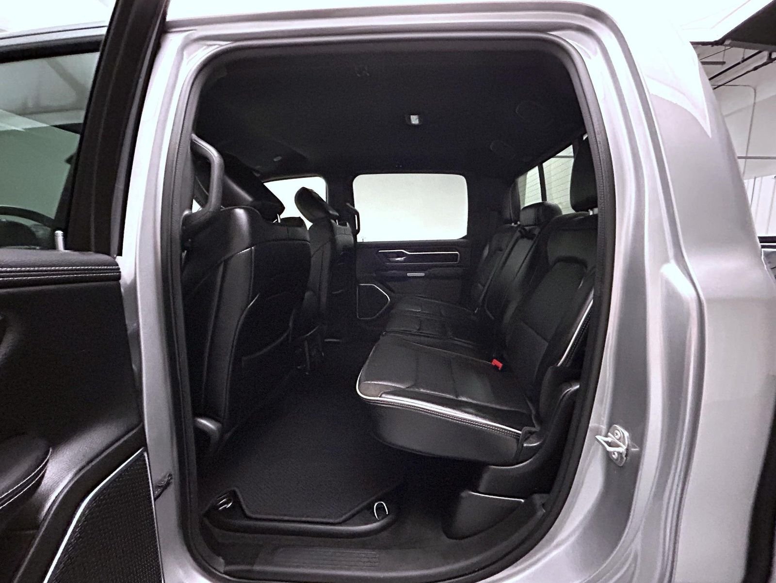 Used 2023 Silver Ram Laramie image 19