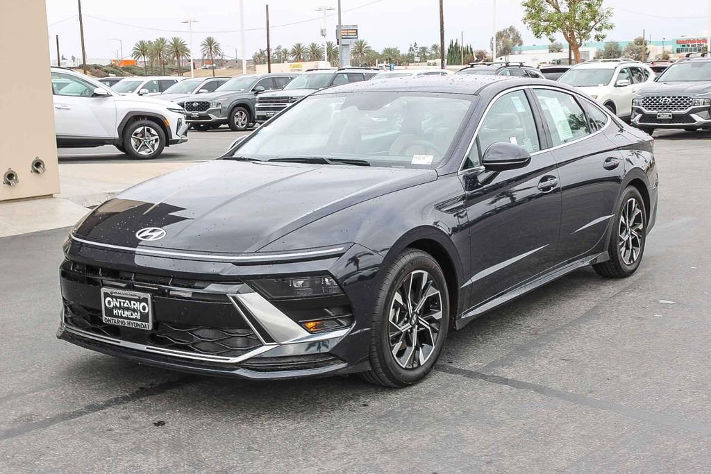Certified Used 2025 Blue Hyundai SEL image 4