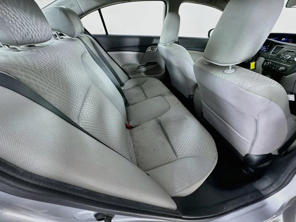 Used 2014 Alabaster Silver Metallic Honda LX image 30