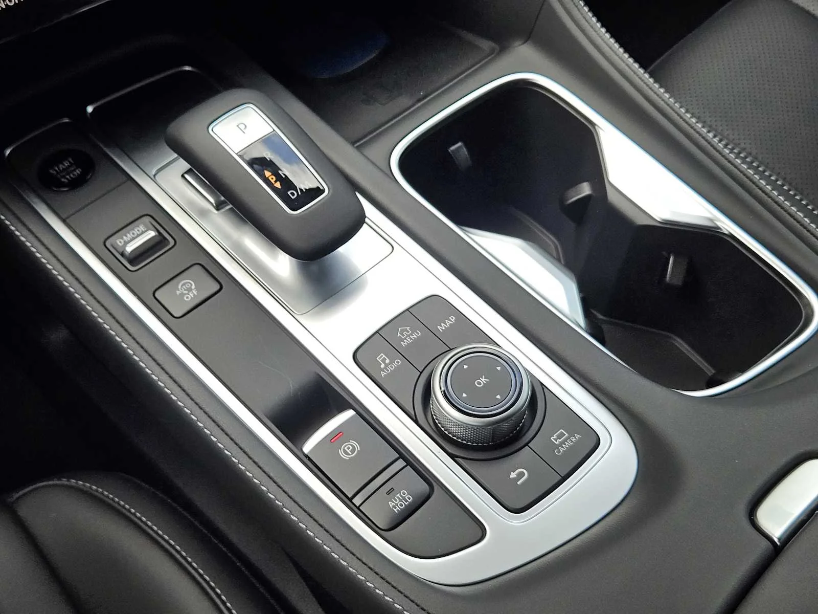 New 2027 MINERAL BLACK INFINITI Luxe FWD image 14