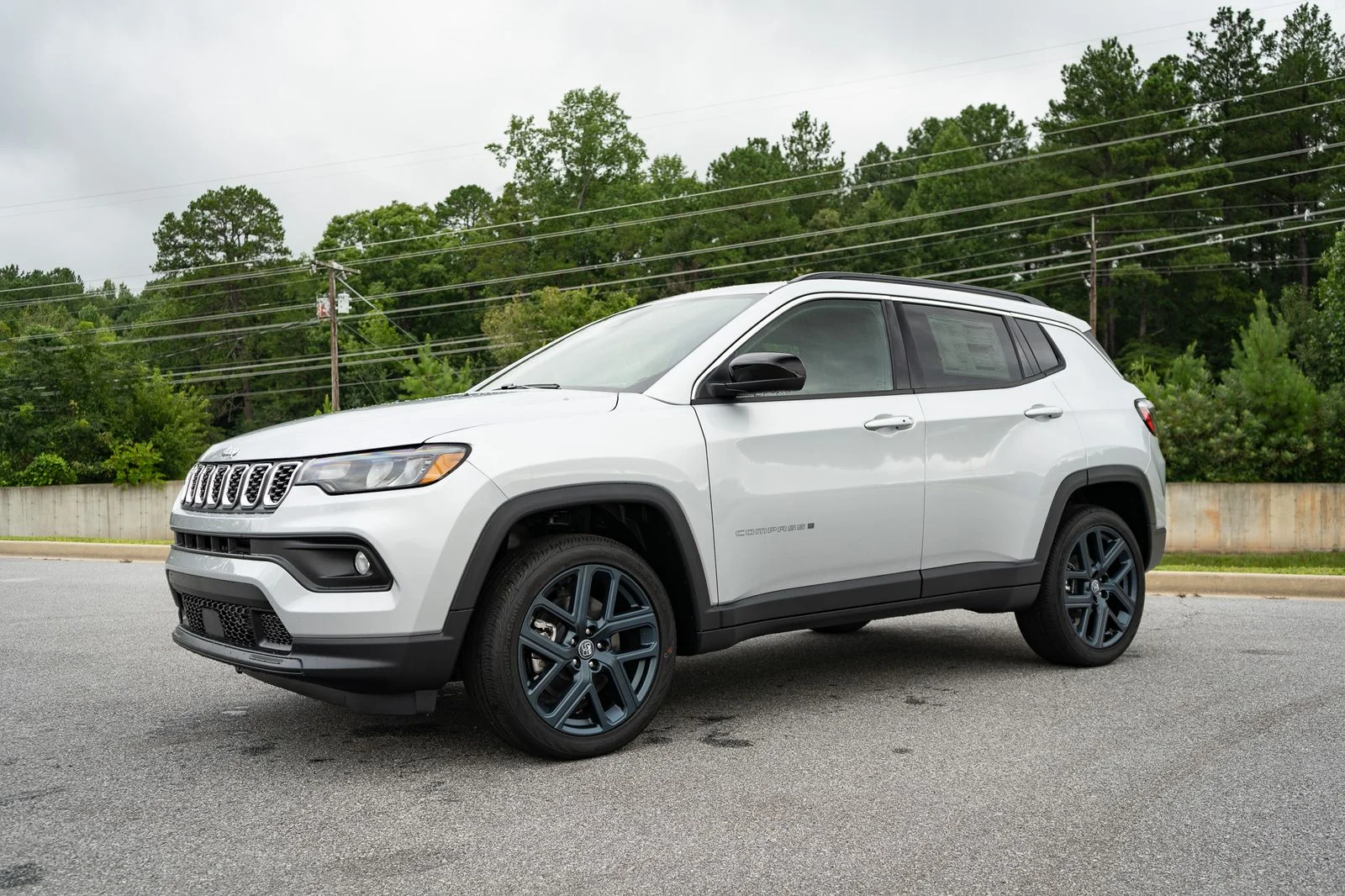 New 2026 Silver Zynith Metallic Clear-Coat Exterior Paint Jeep  image 3