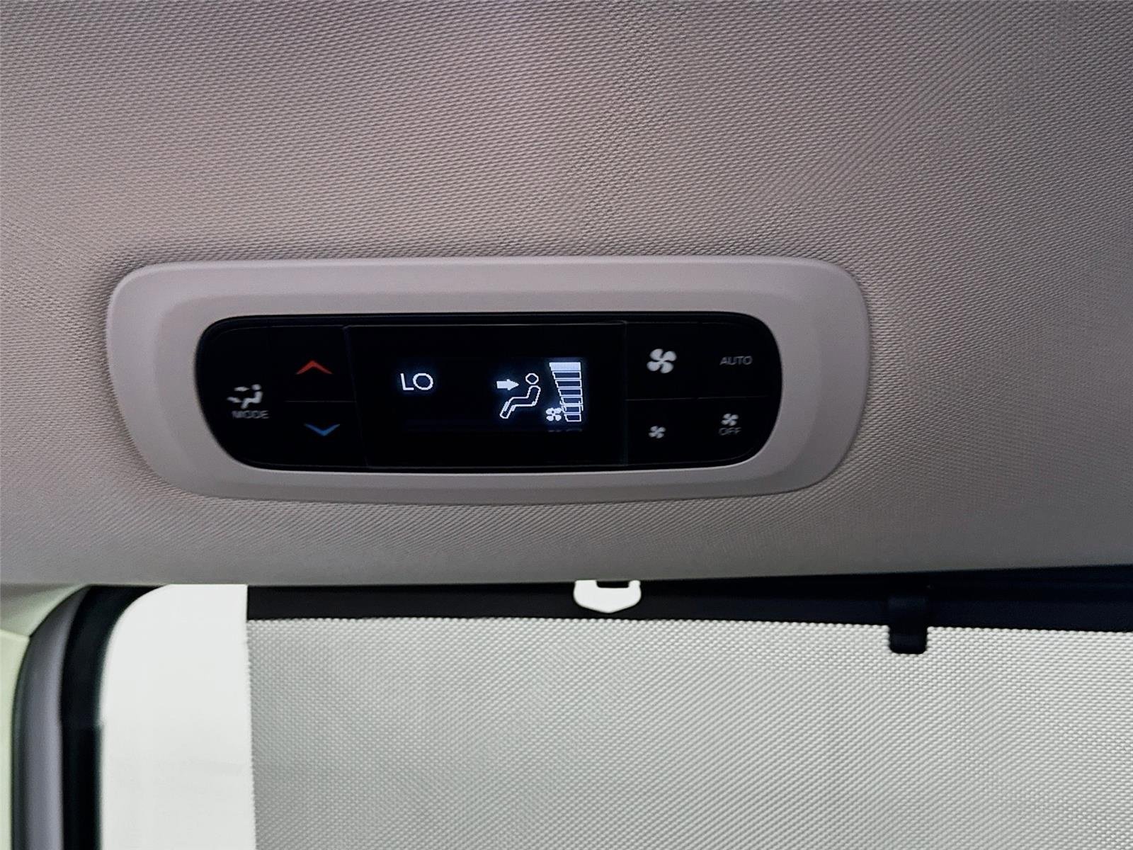 Used 2021 Bright White Clearcoat Chrysler Touring image 23