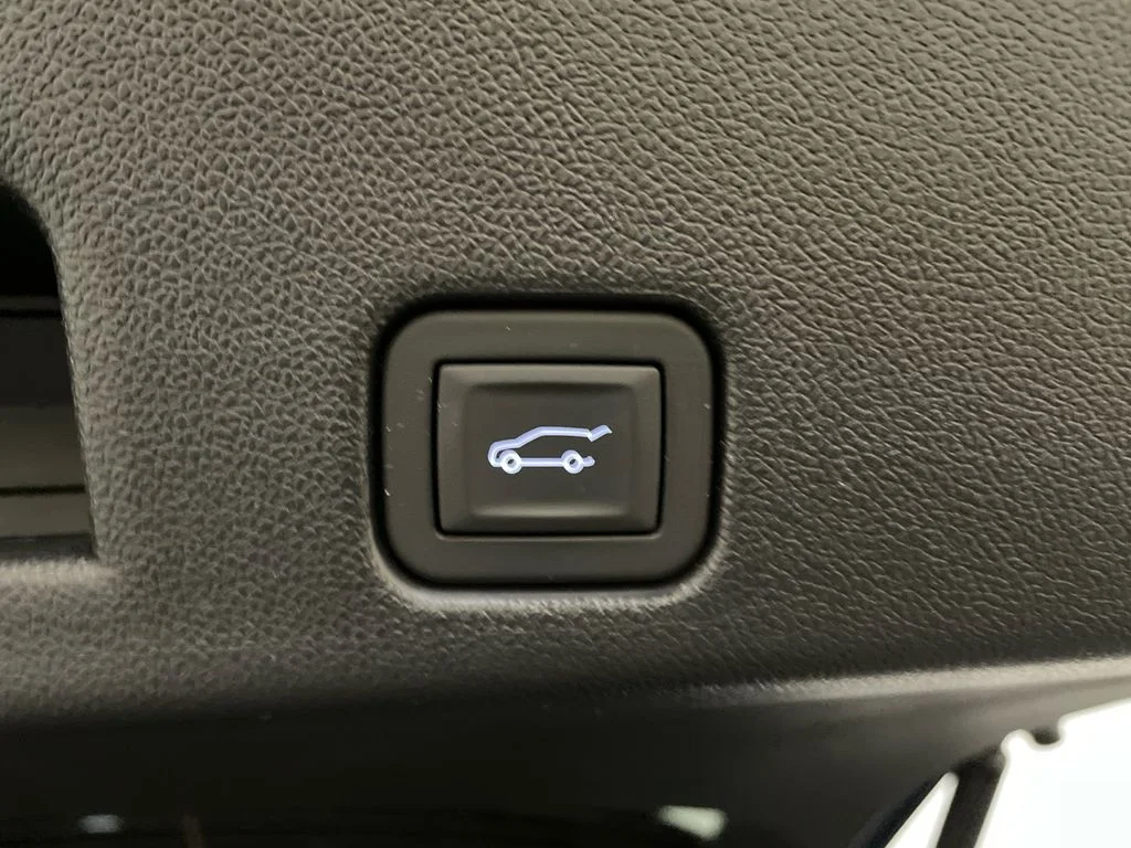 Used 2026 Lakeshore Blue Metallic Chevrolet LT image 8