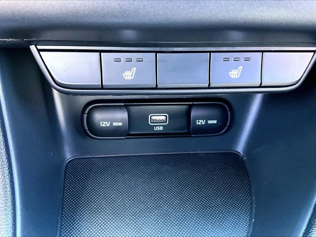 Used 2021 Red Kia S image 32