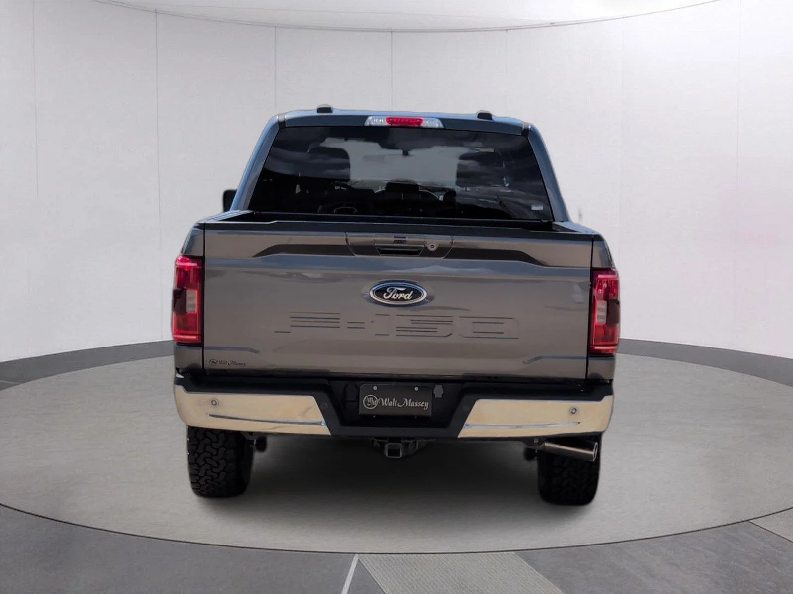 Used 2023 Oxford White Ford XLT image 4