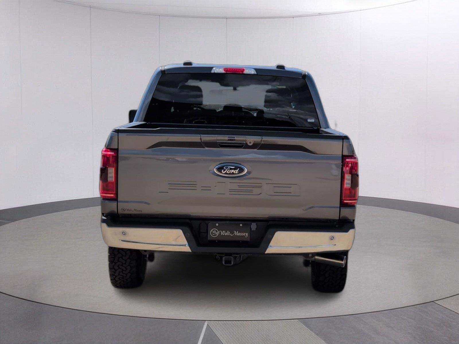 Used 2023 Oxford White Ford XLT image 4