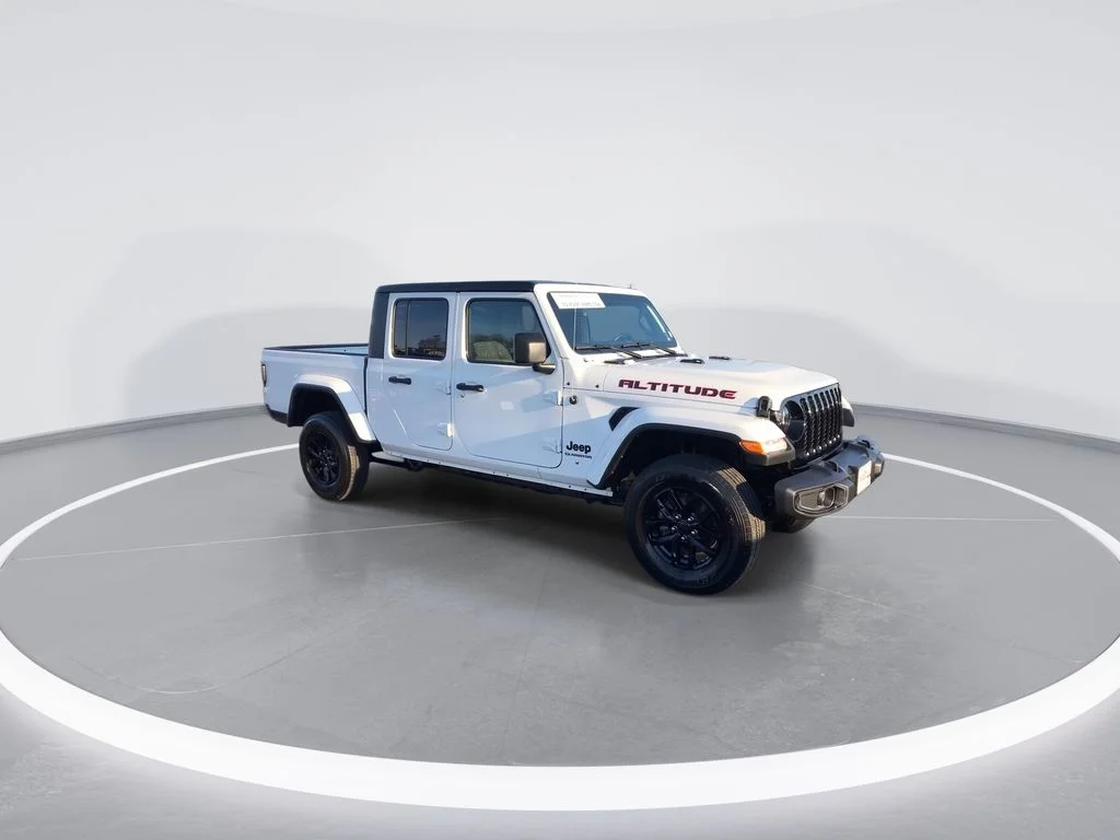 Used 2022 White Jeep Altitude image 2