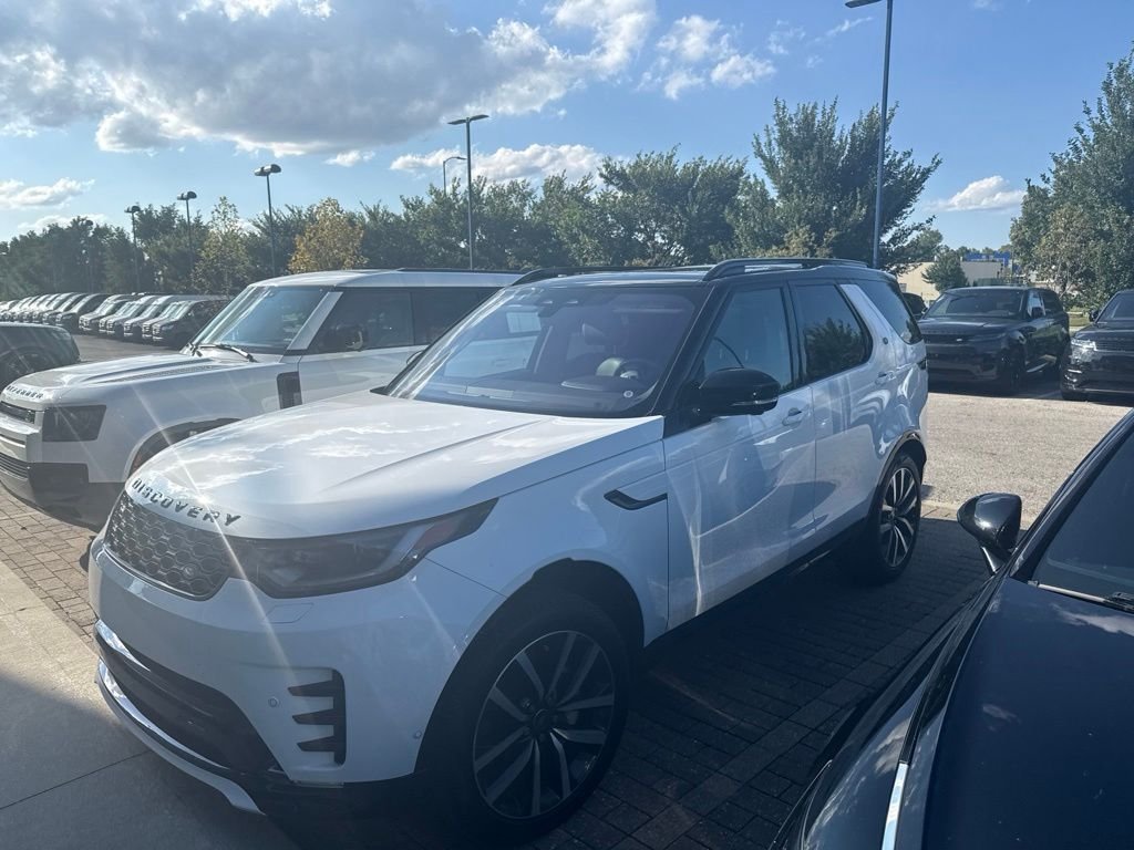 Used 2023 Fuji White Land Rover S R-Dynamic image 8