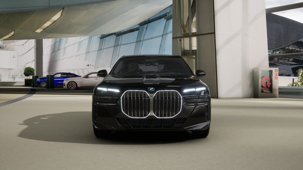 Used 2026 Black Sapphire Metallic BMW 750e xDrive image 29