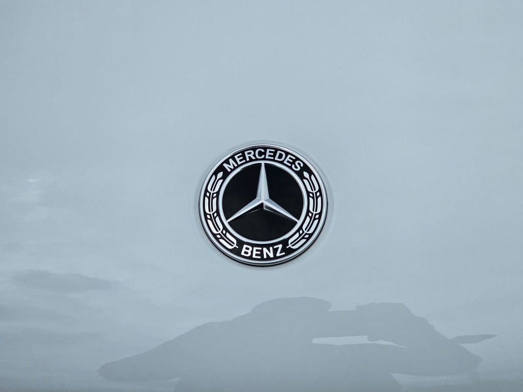 New 2026 Polar White Mercedes-Benz GLC 300 image 10