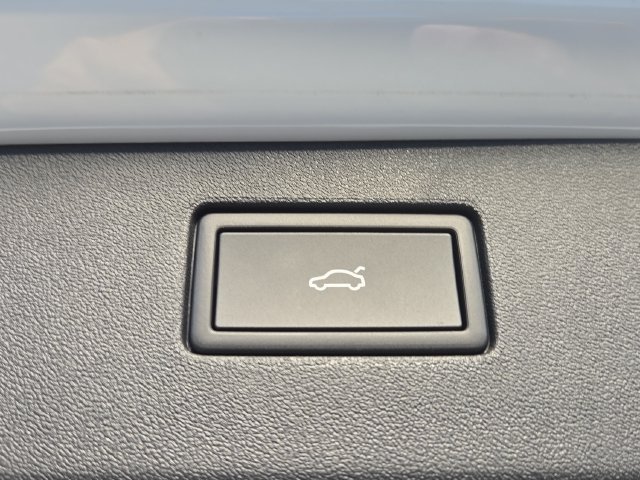New 2026 Opal White w/Deep Black Roof Volkswagen SE R-Line Black image 12