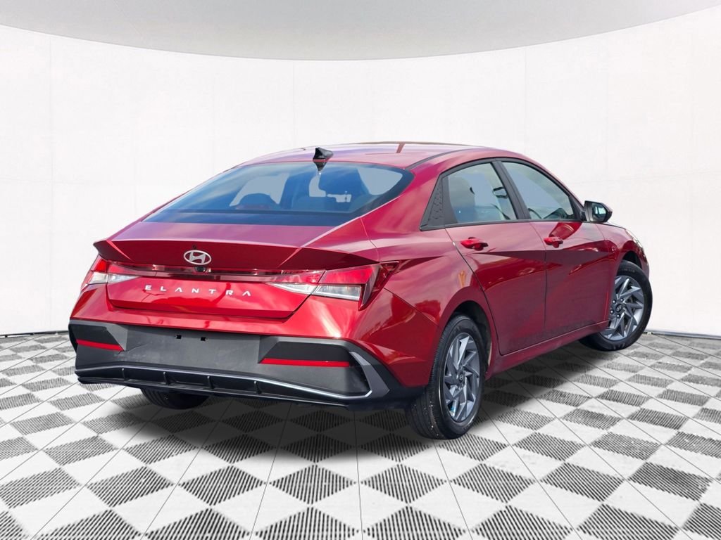2024 Hyundai Elantra SEL - Photo 16