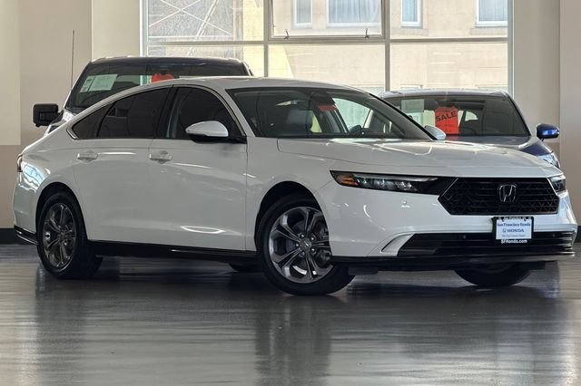 Certified Used 2023 Platinum White Pearl Honda EX-L image 2