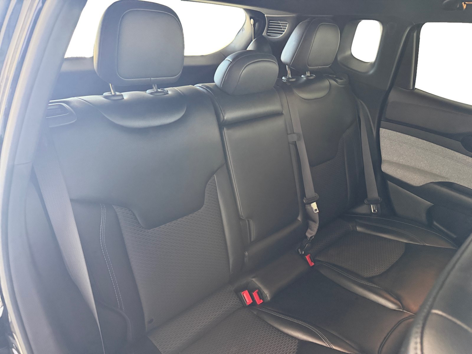 Used 2023 Diamond Black Crystal Pearlcoat Jeep Latitude image 34