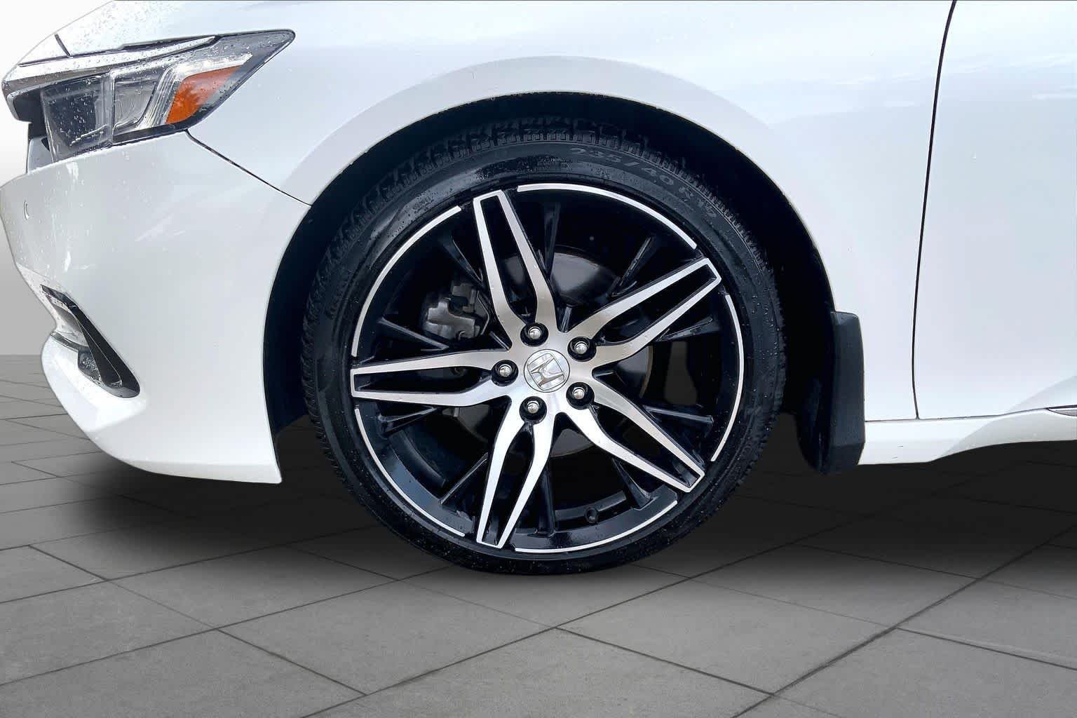 Used 2022 Platinum White Pearl Honda Touring image 10