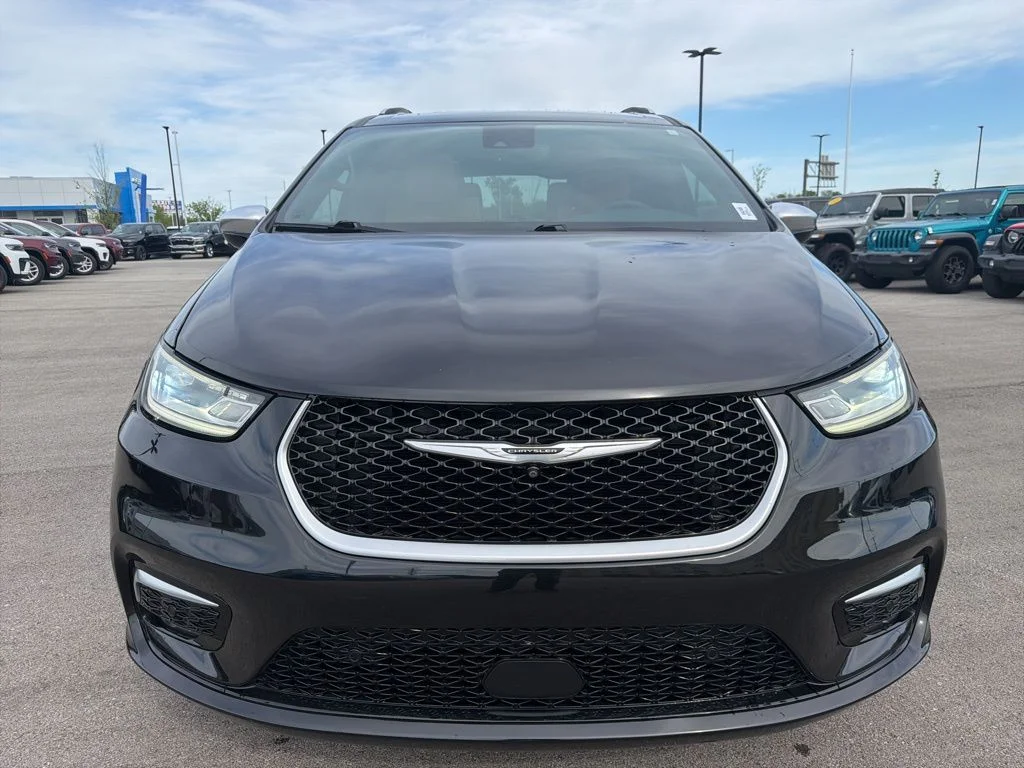 Used 2023 Chrysler Pacifica Hybrid Pinnacle with VIN 2C4RC1N71PR542489 for sale in Kansas City